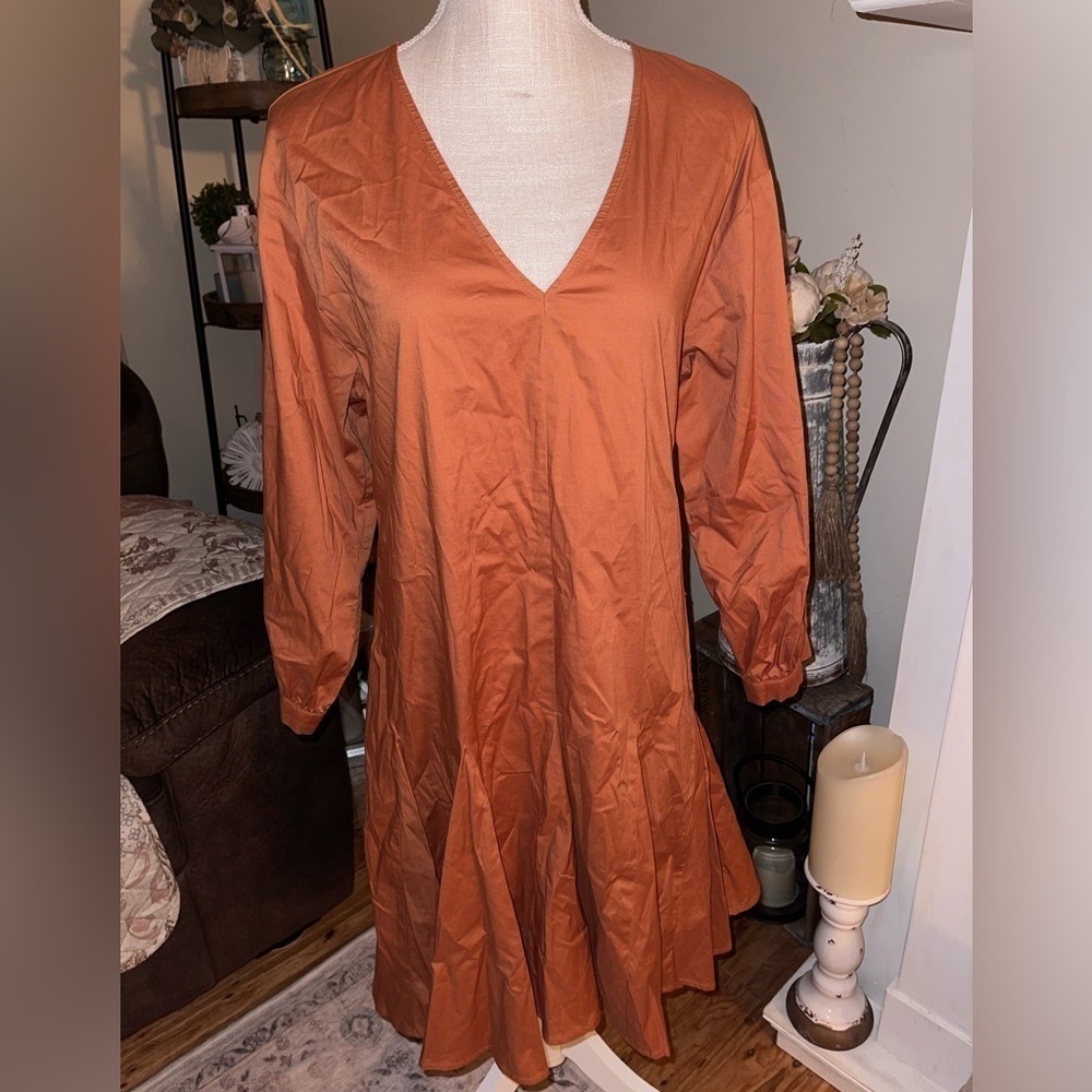 🤎Maggy London V neck dress Camel Adobe EUC. Worn once. Size 6. Great for Fall🧡